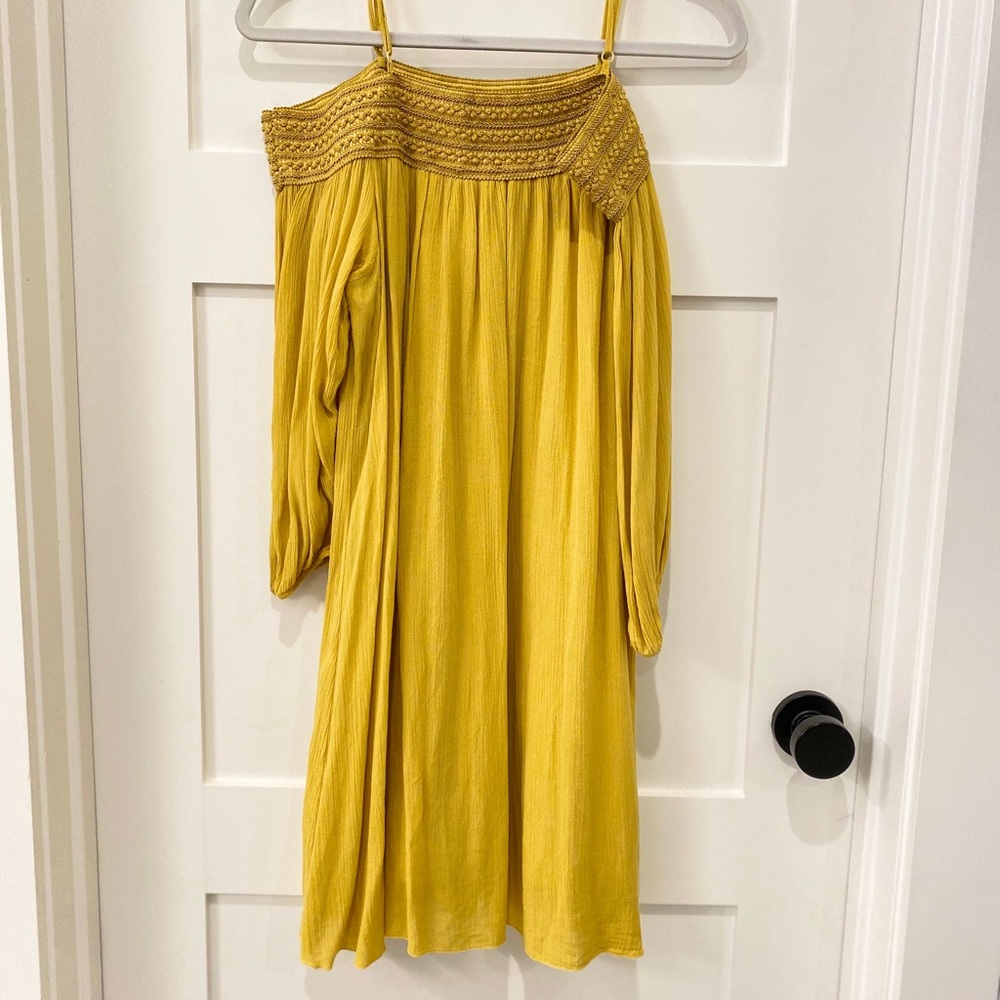 Off shoulder strap flowy dress